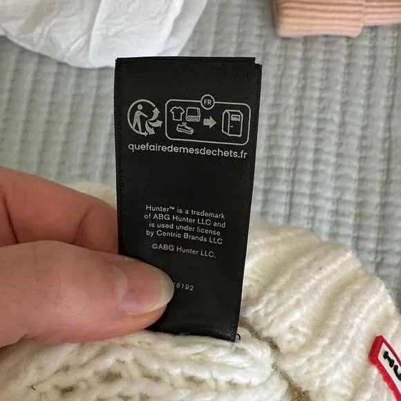 Hunter Women’s White Cable Knit Beanie with Pom-Pom - Picture 3 of 4